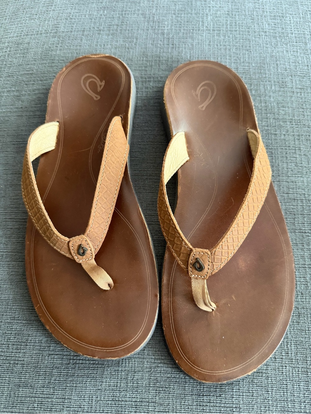 Womens OLUKAI PUA Leather Sandal Brown Size 10W NEVER WORN